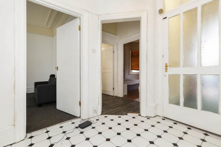 Stunning Garden Apartment Howitt Road, Belsize Park